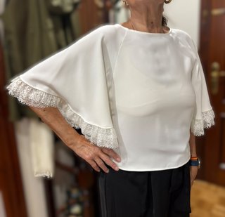 Blusa Márfil con mangas de puntilla