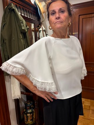 Blusa Márfil con mangas de puntilla