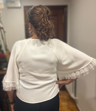 Blusa Márfil con mangas de puntilla