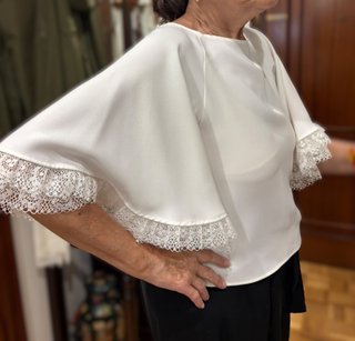 Blusa Márfil con mangas de puntilla
