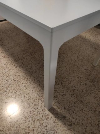 Mesa de comedor de madera blanca de Ikea