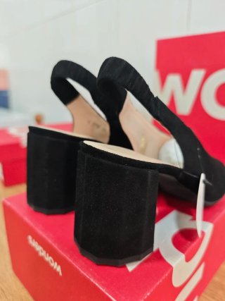 Zapatos de tacón de ante negros