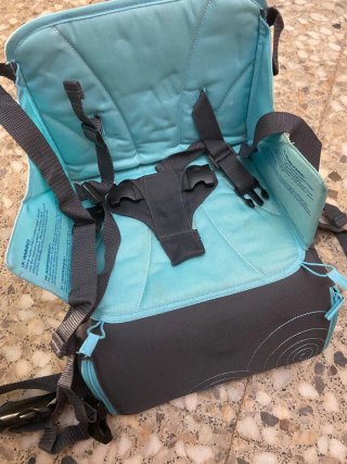 Trona portatil munchkin con compartimento azul bue