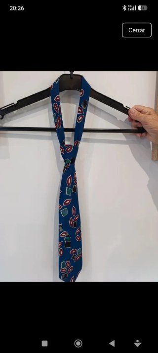 Corbata azul con estampado