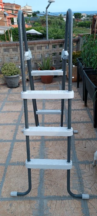 Escalera desmontable intex
