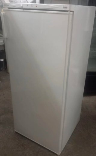 Congelador vertical Indesit 6 cajones por 170€.