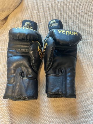 Guantes de boxeo Venum Impact 14oz + vendas Venum