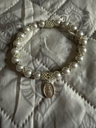Pulsera Virgen del Rocío Perlas y Plata