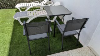 Mesa y sillas exteriores