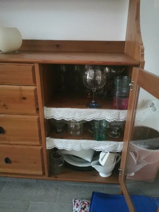 Aparador de madera maciza de la serie IKEA leksvik