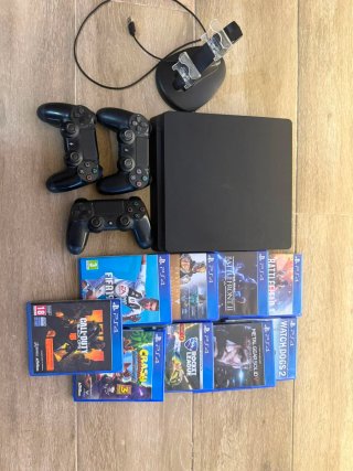 Consola PS4  1 gb+ 3 Mandos + 9 Juegos