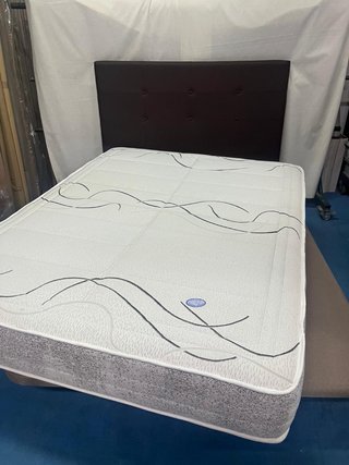 Base tapizada + colchón viscoelastic 150x190x28cm.