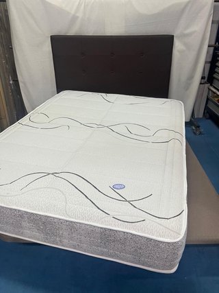 Base tapizada + colchón viscoelastic 150x190x28cm.