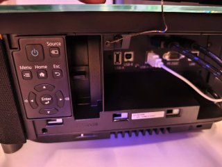 Proyector Epson EH-QS100B con plástico protector