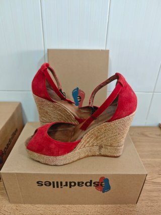 Sandalias cuña esparto.