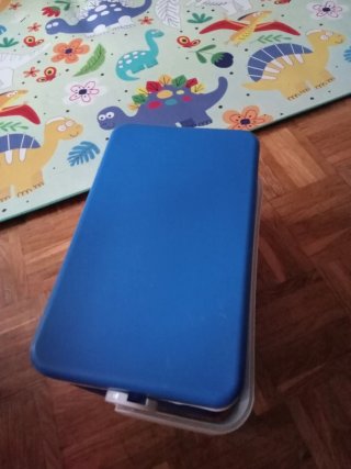 Mini nevera azul con asa