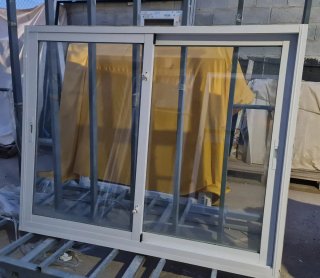 Ventana aluminio Climalit con cierres seguridad