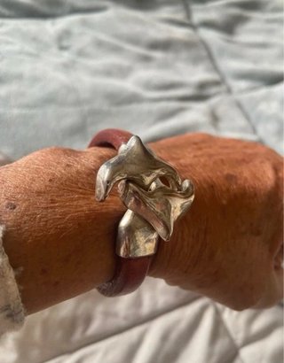 Pulsera de plata y cuero