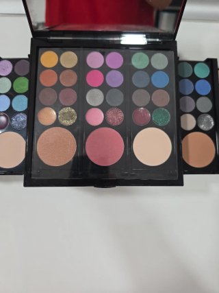 Paleta grande de maquillaje