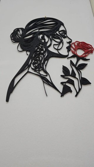 Decorazione da parete donna con rosa
