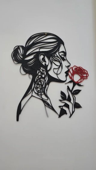Decorazione da parete donna con rosa