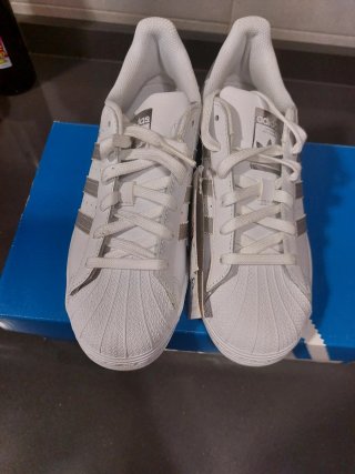 Adidas Superstar Talla 37 Blancas y Plateadas