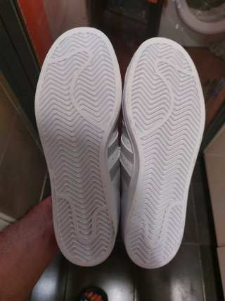 Adidas Superstar Talla 37 Blancas y Plateadas