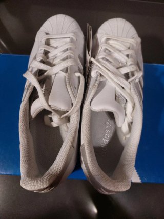 Adidas Superstar Talla 37 Blancas y Plateadas