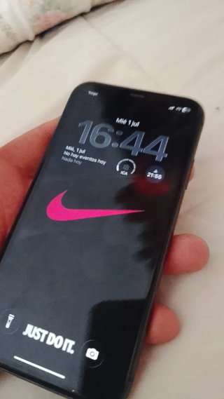 iPhone 11 como nuevo con cargador original