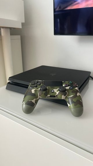 PS4 (PlayStation 4) Negra + Mando