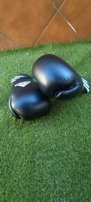 Guantes Boxeo Adidas + kit de cintas