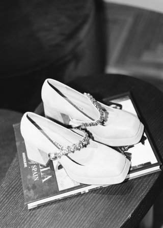 ZAPATO TACON BOTON PEDRERIA TALLE 39 ALMA EN PENA