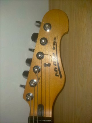 Guitarra Eléctrica Yamaha amplificador Marshall