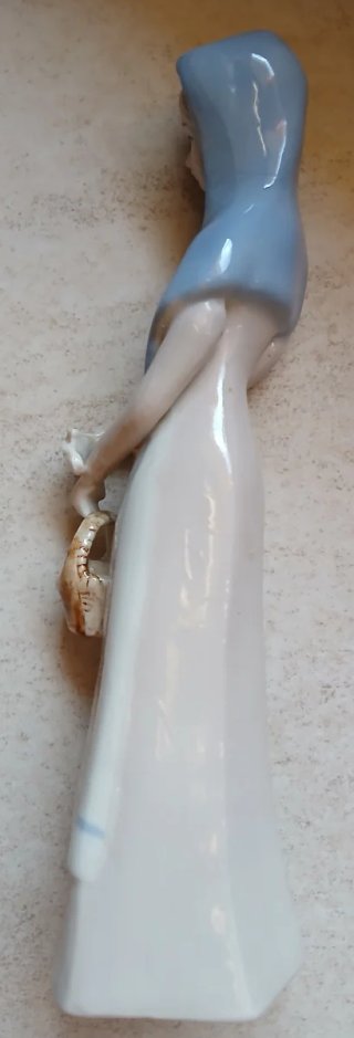 Statuina vintage porcellana stile Capodimonte/Llad