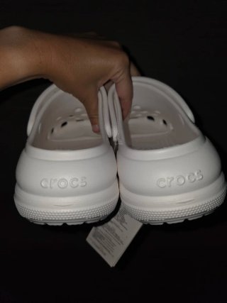 Crocs Talla 37 con Jibbitz Frutas y Caramelo