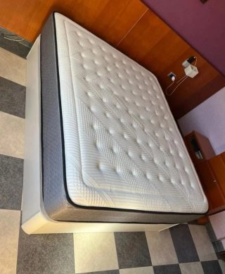 Letto con contenitore ribaltabile con materassi