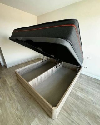Letto con contenitore ribaltabile con materassi