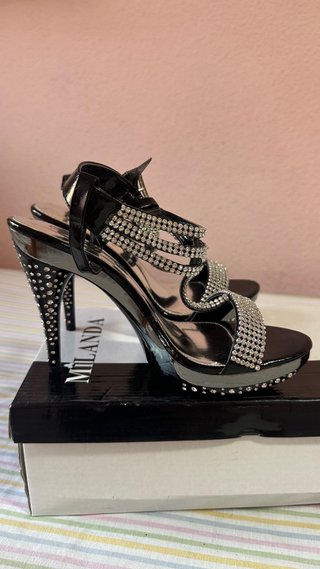 Zapatos de tacón Milanda con pedrería