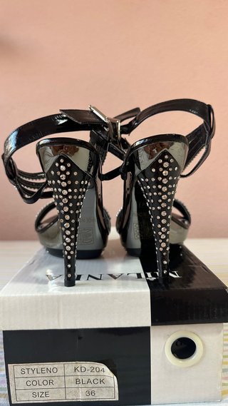 Zapatos de tacón Milanda con pedrería