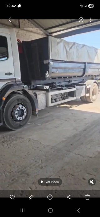Camión Mercedes acxor 1824 Multilif Gancho