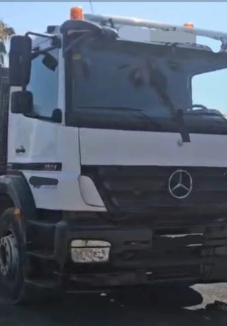 Camión Mercedes acxor 1824 Multilif Gancho