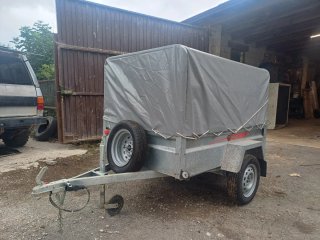 Remolque de coche con lona