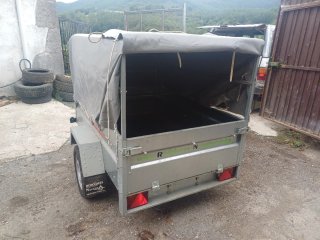 Remolque de coche con lona