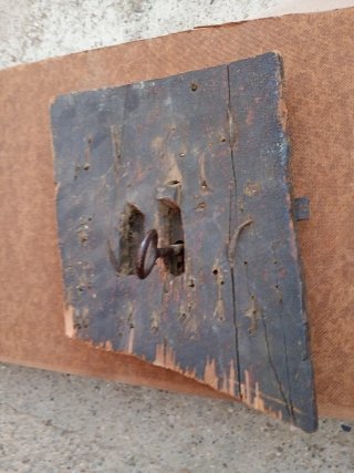 Cerrojo antiguo con llave funciona