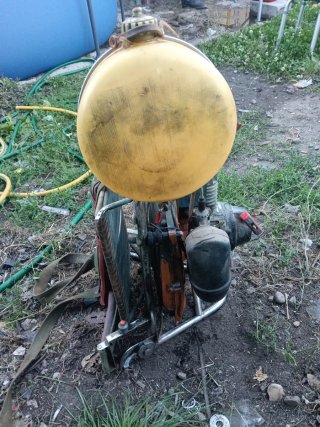 Bomba de agua con depósito