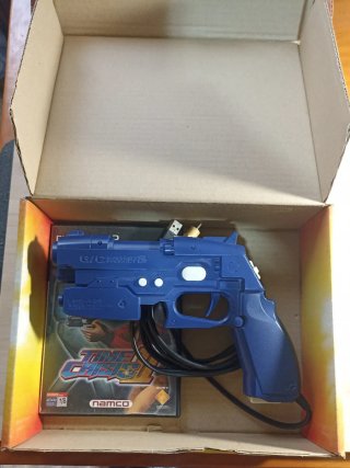 Pistola g com 2 PlayStation 2 con caja