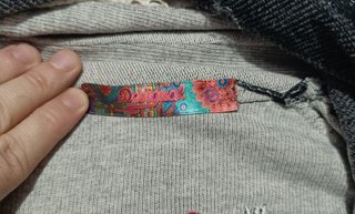Camiseta Desigual Gris Cuello Bufanda – Talla S