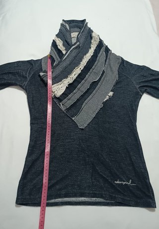 Camiseta Desigual Gris Cuello Bufanda – Talla S