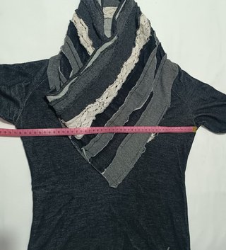 Camiseta Desigual Gris Cuello Bufanda – Talla S