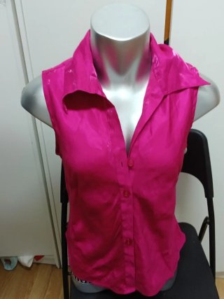 blusas sora intenso  sin manga tan S